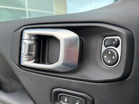 Used 2021 Jeep Gladiator Overland w/ Trailer Tow Package image 64