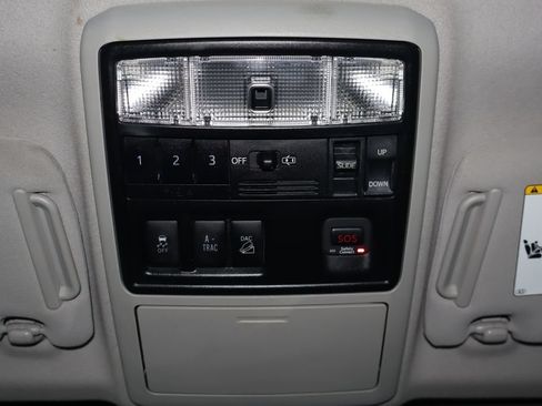 Used 2018 Toyota 4Runner Limited AWD/4WD image 36