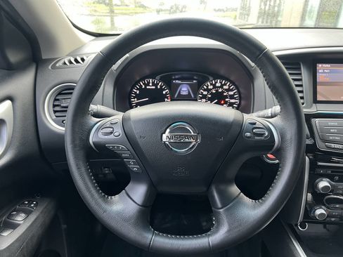 Used 2014 Nissan Pathfinder SV image 17