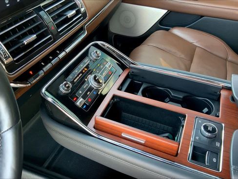 Used 2023 Lincoln Navigator L Reserve image 16