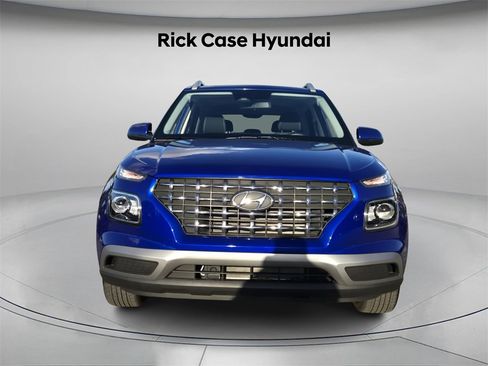 Certified 2025 Hyundai Venue SEL image 5