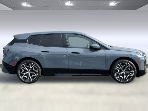 Used 2024 BMW iX xDrive50 w/ Sport Package AWD/4WD image 8