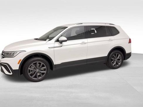 Used 2023 Volkswagen Tiguan SE AWD/4WD image 6