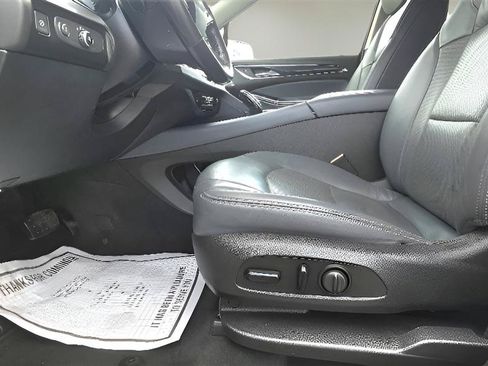 Used 2018 Buick Enclave Essence AWD/4WD image 12