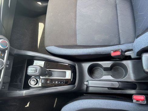 Used 2025 Nissan Versa SV FWD image 39