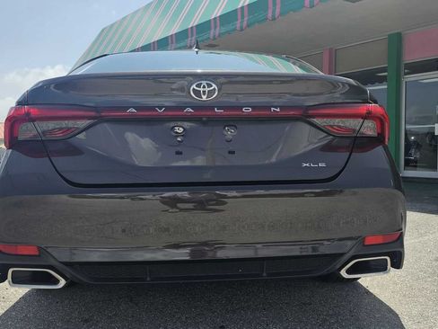 Used 2019 Toyota Avalon XLE w/ Moonroof Package FWD image 4