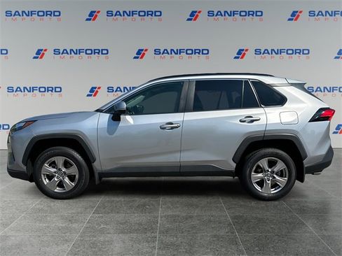 Used 2022 Toyota RAV4 XLE image 2