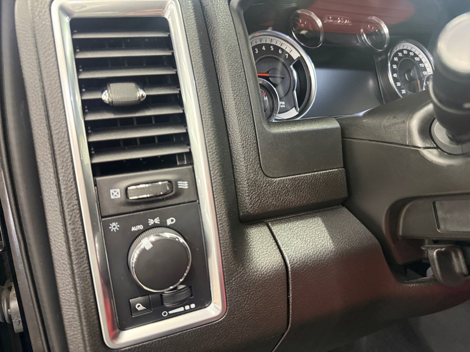 Used 2024 RAM 1500 Warlock AWD/4WD image 24