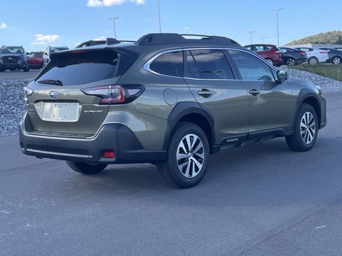 Used 2025 Subaru Outback Limited AWD/4WD image 2