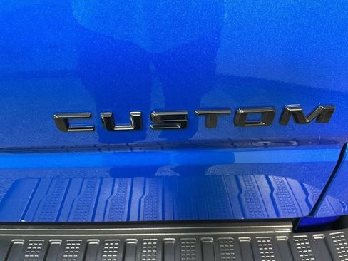 Used 2023 Chevrolet Silverado 1500 Custom Trail Boss w/ LPO, Dark Essentials Package AWD/4WD image 11