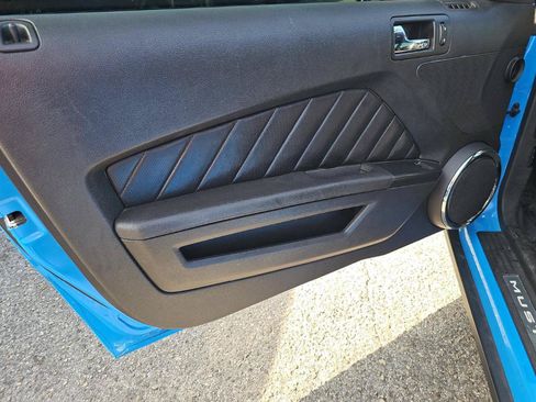 Used 2010 Ford Mustang GT RWD image 8