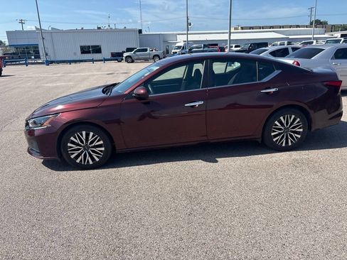 Used 2023 Nissan Altima 2.5 SV FWD image 5