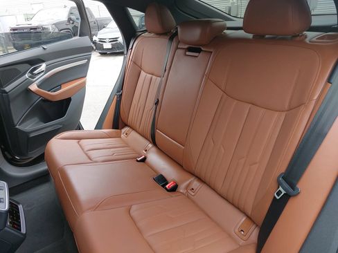 Certified 2022 Audi e-tron Prestige w/ Prestige Package AWD/4WD image 14
