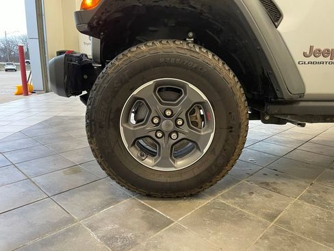 Used 2020 Jeep Gladiator Rubicon w/ Uconnect 4C Nav & Sound Group image 17
