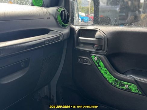 Used 2014 Jeep Wrangler Unlimited Rubicon AWD/4WD image 11