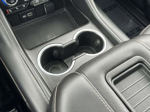 Used 2023 GMC Yukon XL AT4 image 35