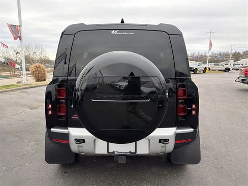 Used 2024 Land Rover Defender 110 S image 5