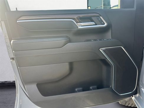 Used 2024 Chevrolet Silverado 2500 LT w/ Convenience Package image 9