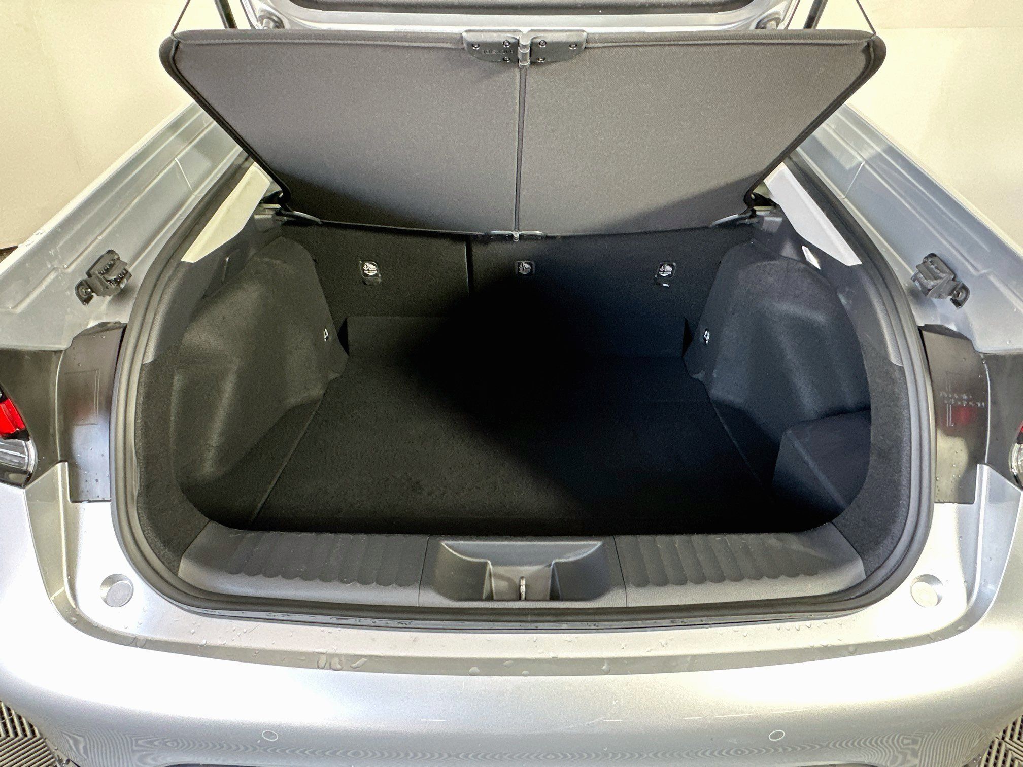 Used 2025 Toyota Prius LE FWD image 29
