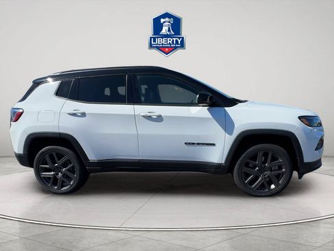 Certified 2026 Jeep Compass Limited AWD/4WD image 4