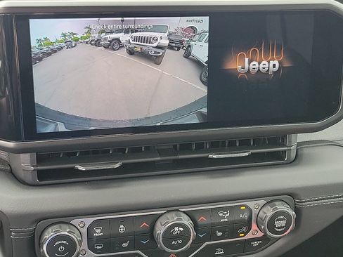 New 2025 Jeep Wrangler Unlimited Sahara AWD/4WD image 9