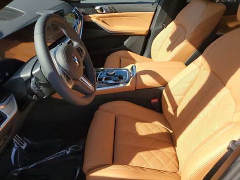 New 2026 BMW X5 M60i w/ Climate Comfort Package image 21