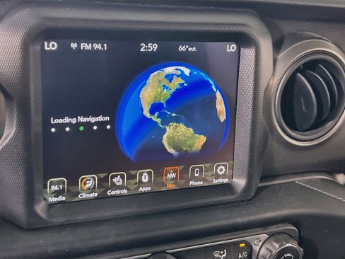 Used 2023 Jeep Gladiator Willys image 13