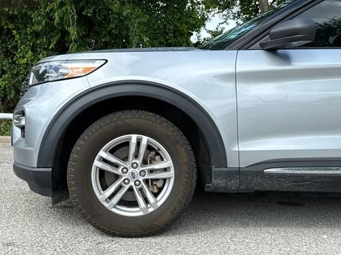 Used 2022 Ford Explorer XLT w/ Equipment Group 202A RWD image 5