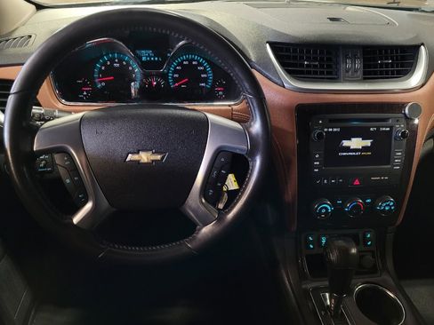 Used 2017 Chevrolet Traverse LT w/ Style and Technology Package FWD image 22