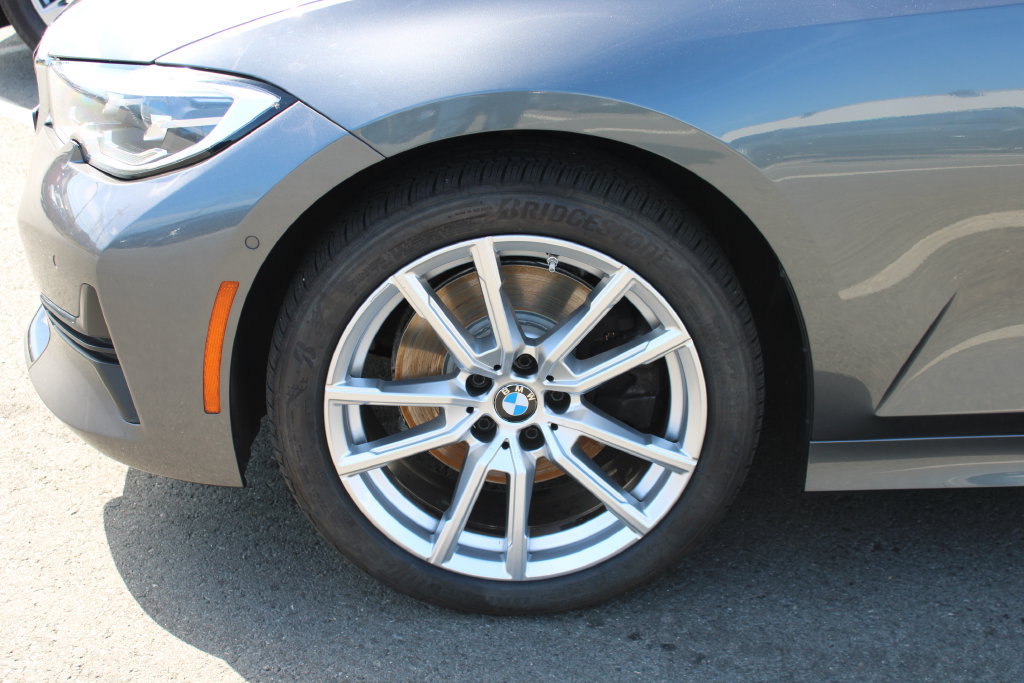 Used 2020 BMW 330i xDrive Sedan w/ Convenience Package AWD/4WD image 4