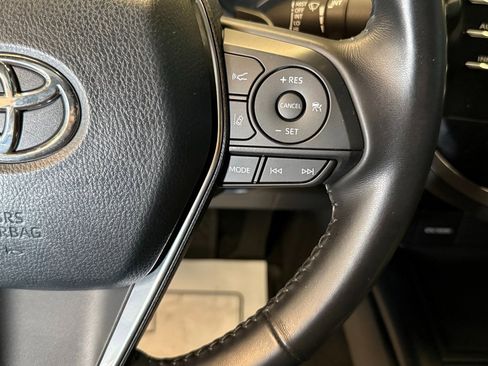 Used 2018 Toyota Camry SE w/ Moonroof Package image 10