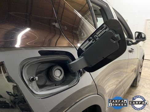 Used 2025 Volvo XC40 B5 Plus image 96