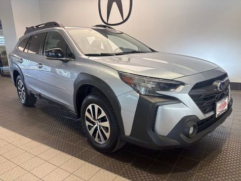 Used 2023 Subaru Outback Premium AWD/4WD image 2