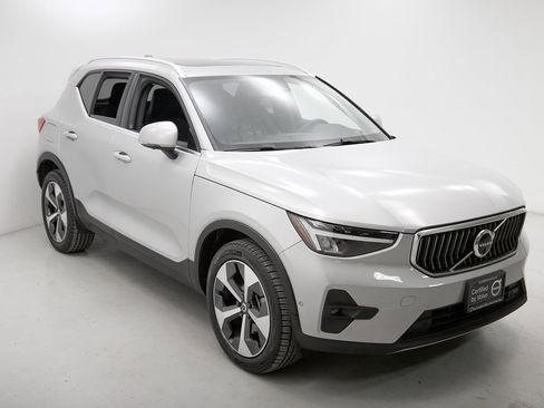 Used 2023 Volvo XC40 B5 Ultimate w/ Protection Package Premier image 4