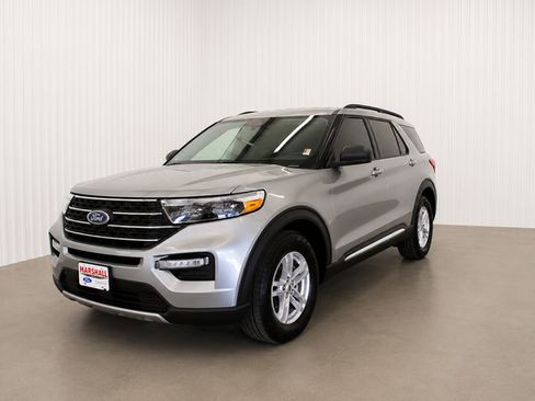 Used 2023 Ford Explorer XLT w/ Equipment Group 202A RWD image 3