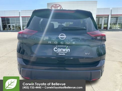 Used 2024 Nissan Rogue SV FWD image 4