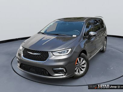 Used 2023 Chrysler Pacifica Limited