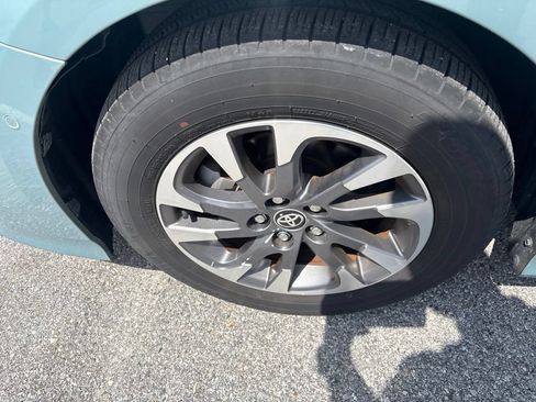 Used 2022 Toyota Prius Limited w/ Premium Convenience Package FWD image 14