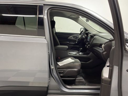 Used 2018 Chevrolet Traverse LT FWD image 18