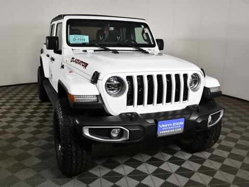 Used 2021 Jeep Gladiator Overland AWD/4WD image 3
