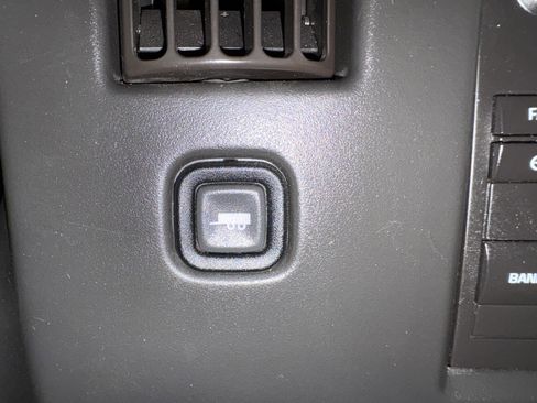 Used 2017 Chevrolet Express 2500 RWD image 16