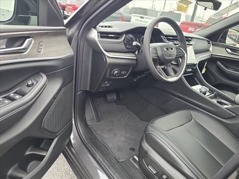 New 2025 Jeep Grand Cherokee L Limited image 4