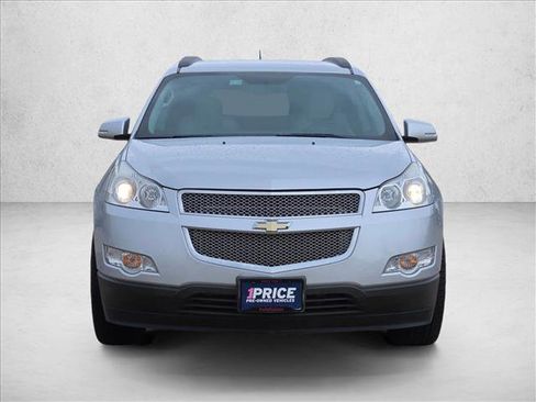 Used 2009 Chevrolet Traverse LTZ image 2