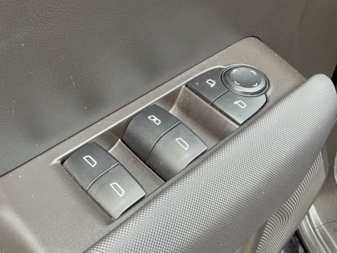 Used 2025 Chevrolet Colorado Z71 AWD/4WD image 15