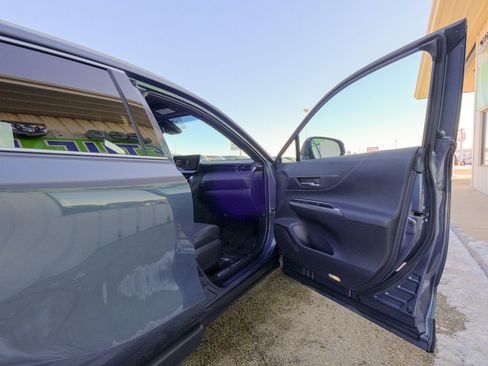 Used 2023 Toyota Venza XLE image 16