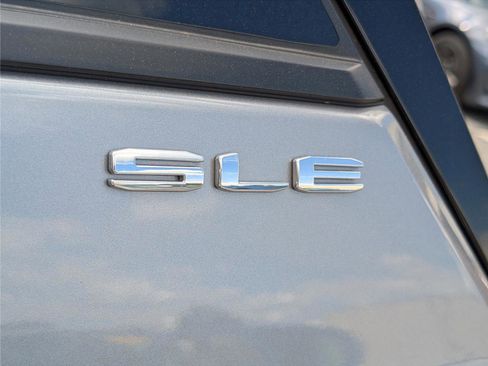 Used 2024 GMC Terrain SLE FWD image 9