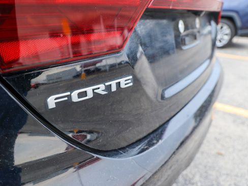 Used 2023 Kia Forte LXS image 11