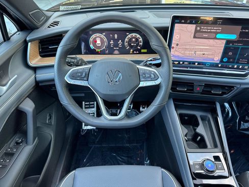New 2026 Volkswagen Tiguan SEL R-Line AWD/4WD image 13
