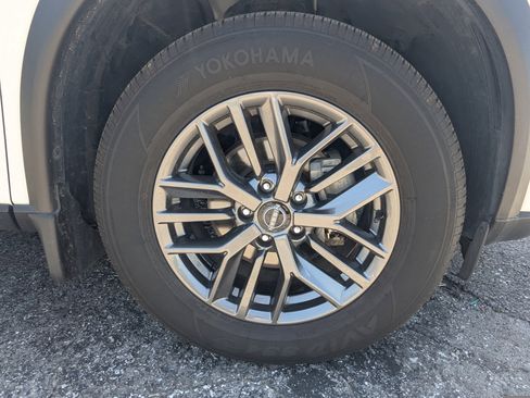 Used 2023 Nissan Rogue S AWD/4WD image 11