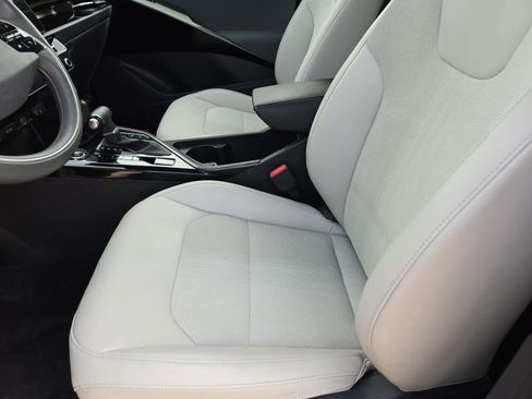 Certified 2024 Kia Niro EX Touring FWD image 14